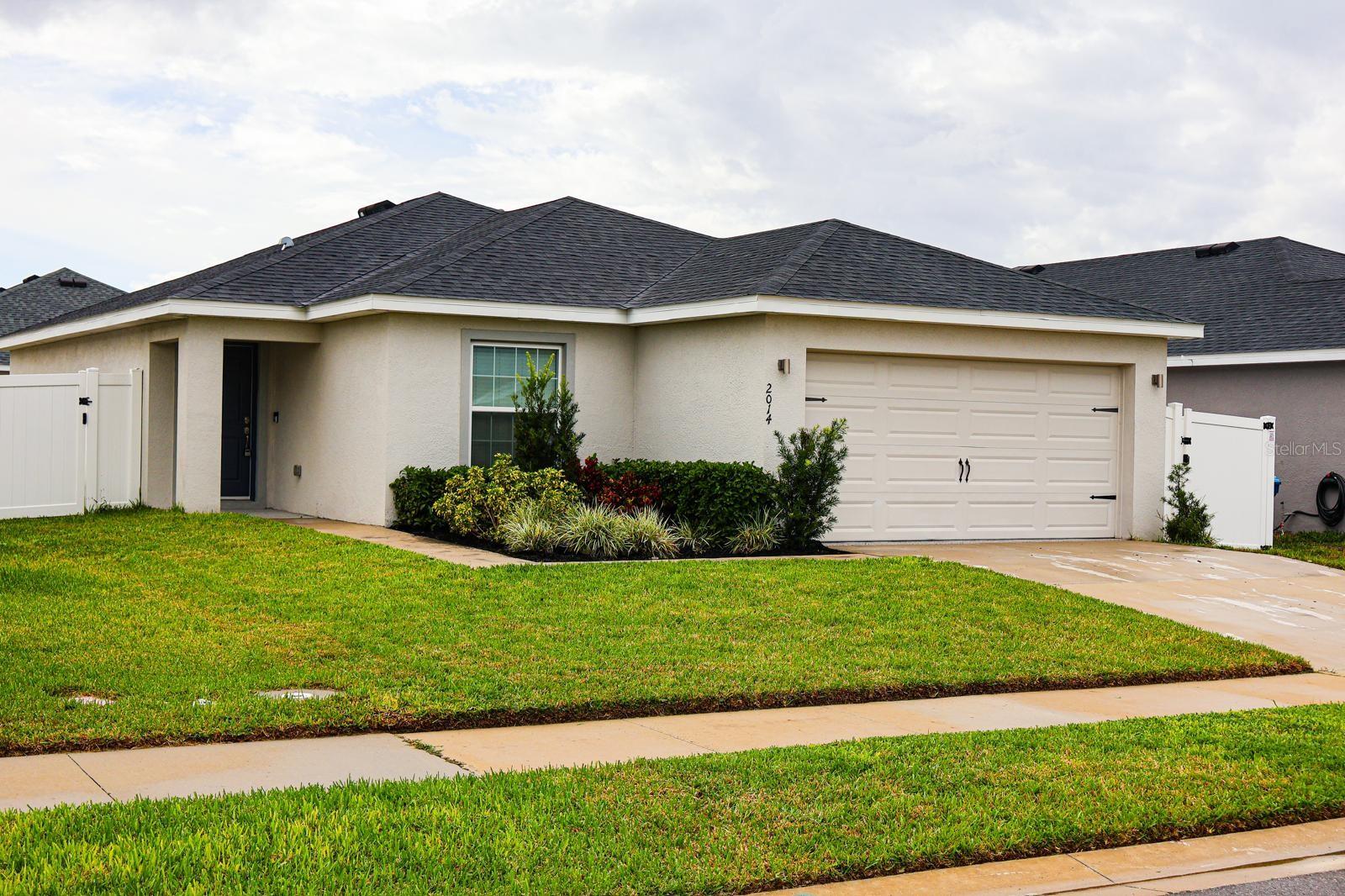 Image 3 of 28 For 2014 Dexter Street