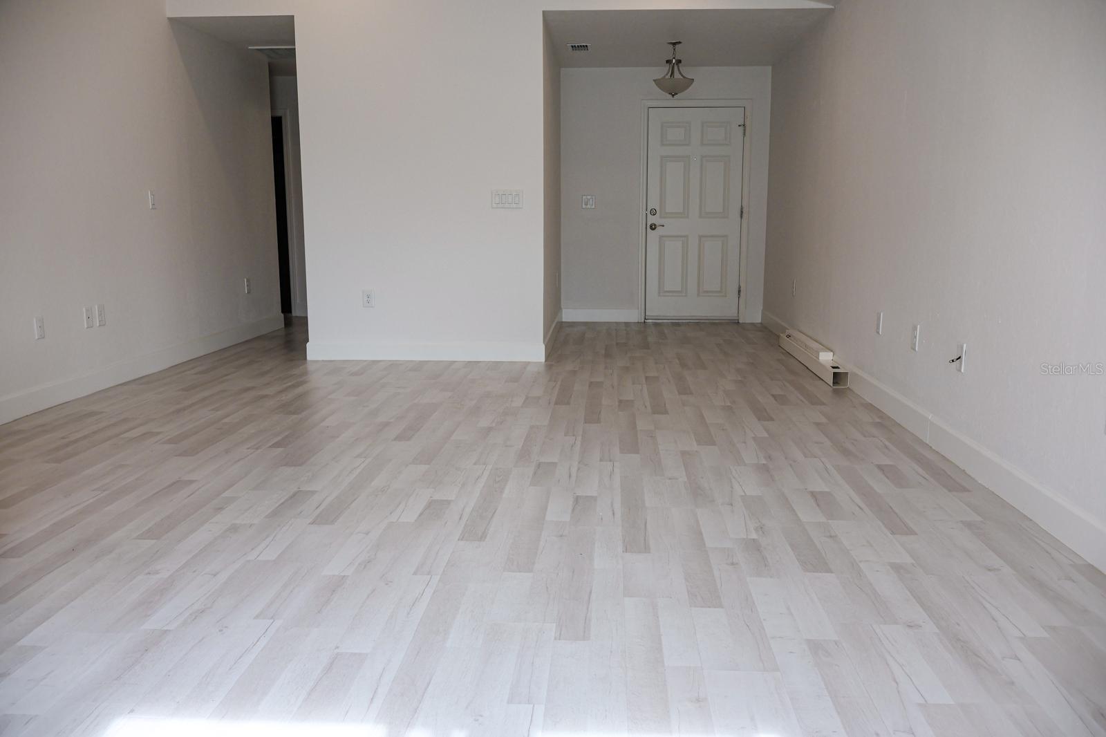 Image 5 of 28 For 2014 Dexter Street