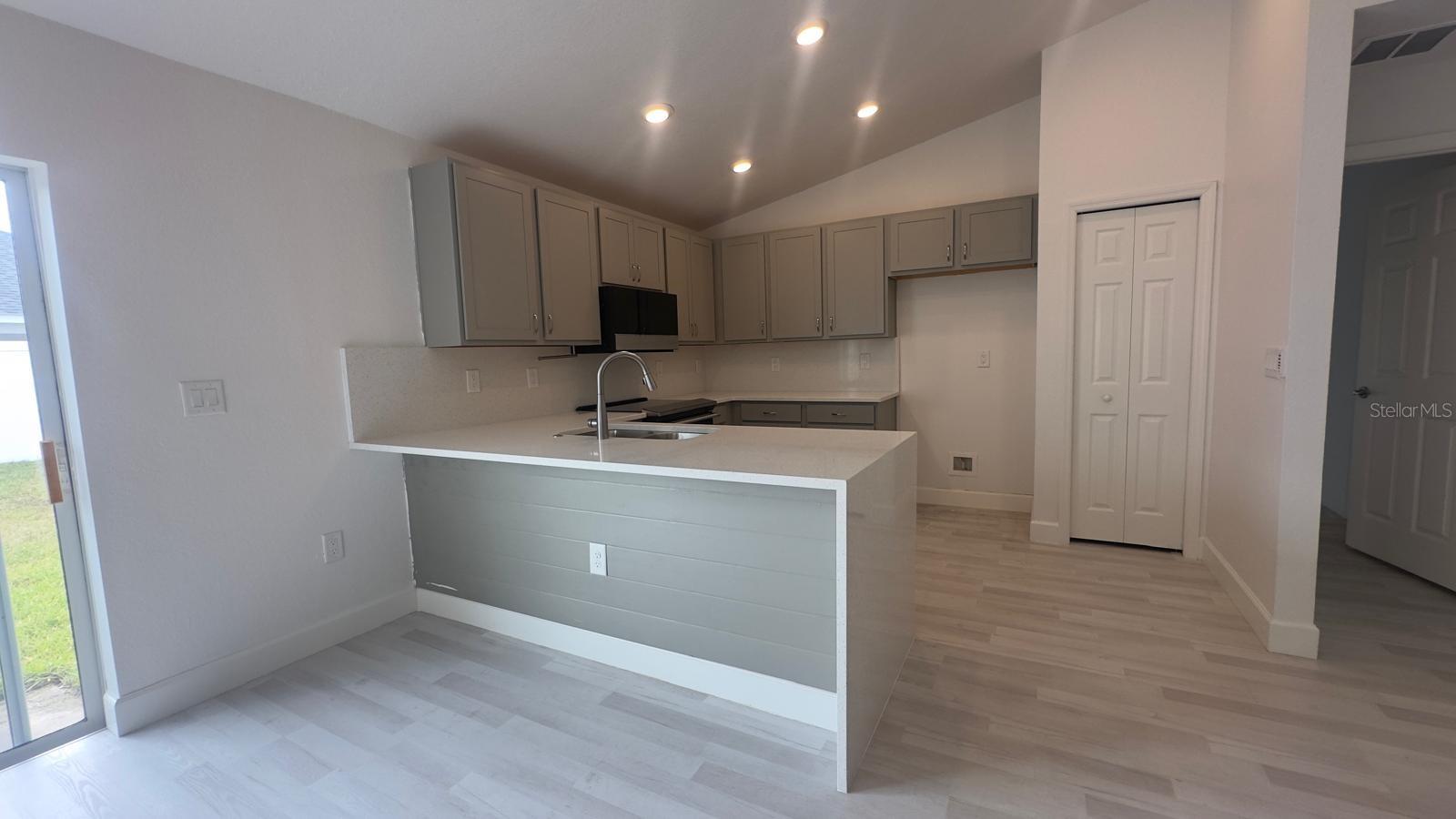 Image 6 of 28 For 2014 Dexter Street