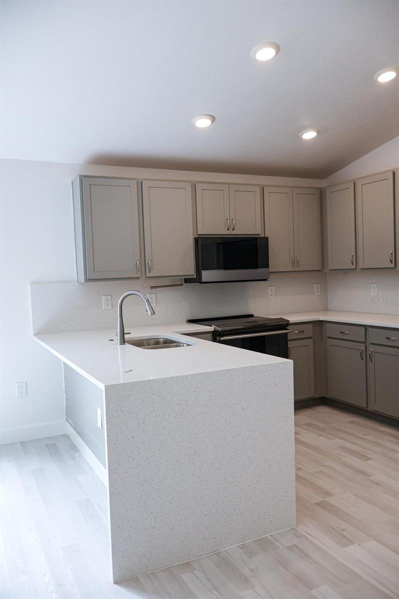 Image 8 of 28 For 2014 Dexter Street