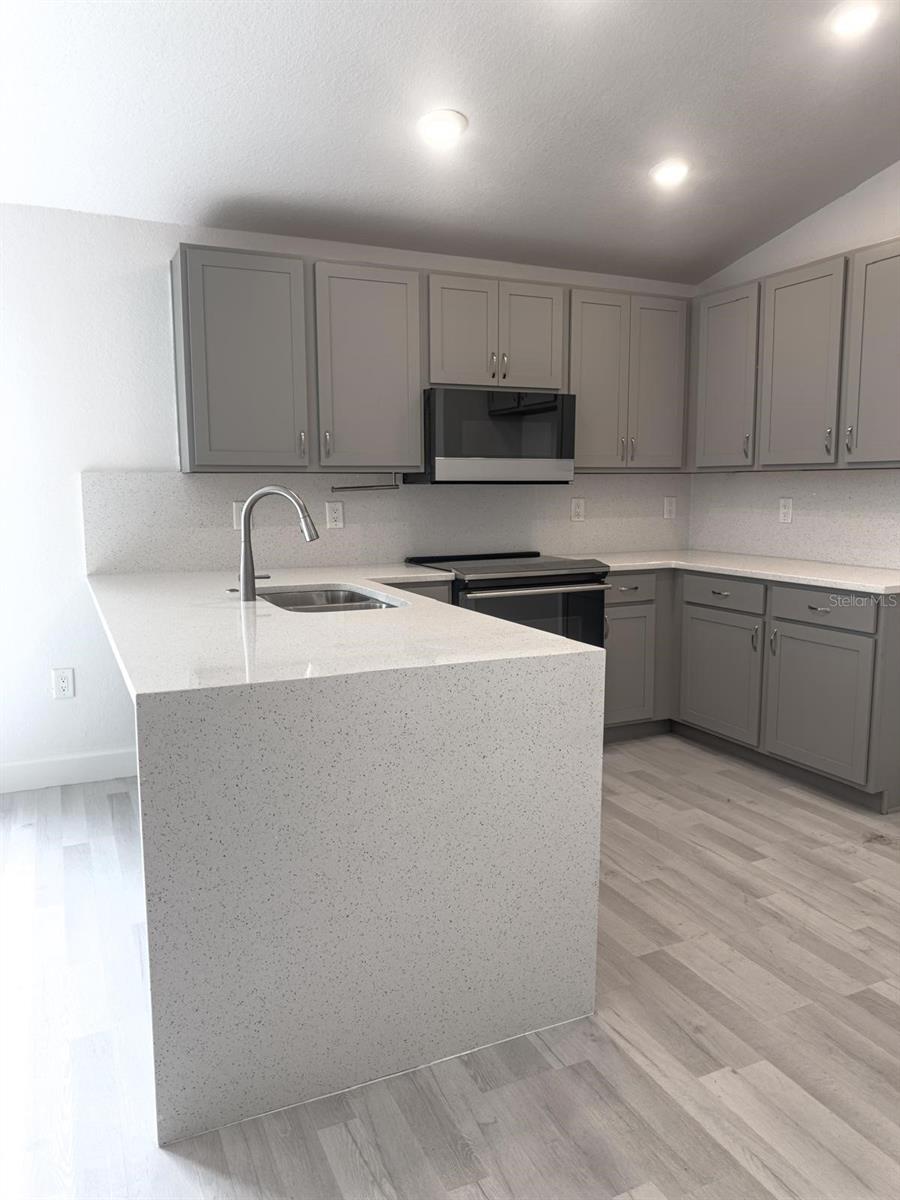 Image 9 of 28 For 2014 Dexter Street