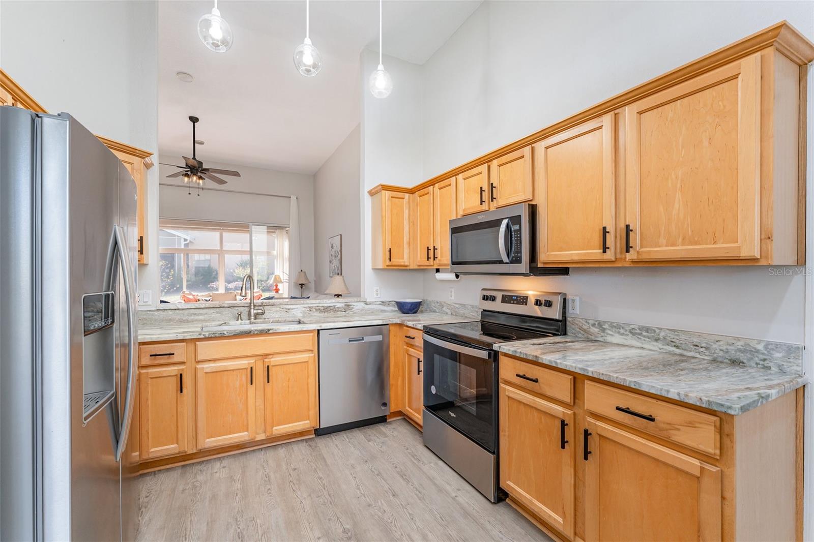 Image 13 of 44 For 225 High Vista Drive