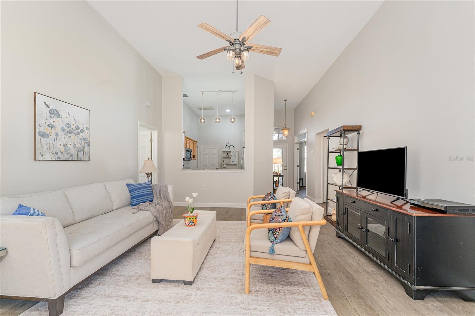 Image 7 of 44 For 225 High Vista Drive