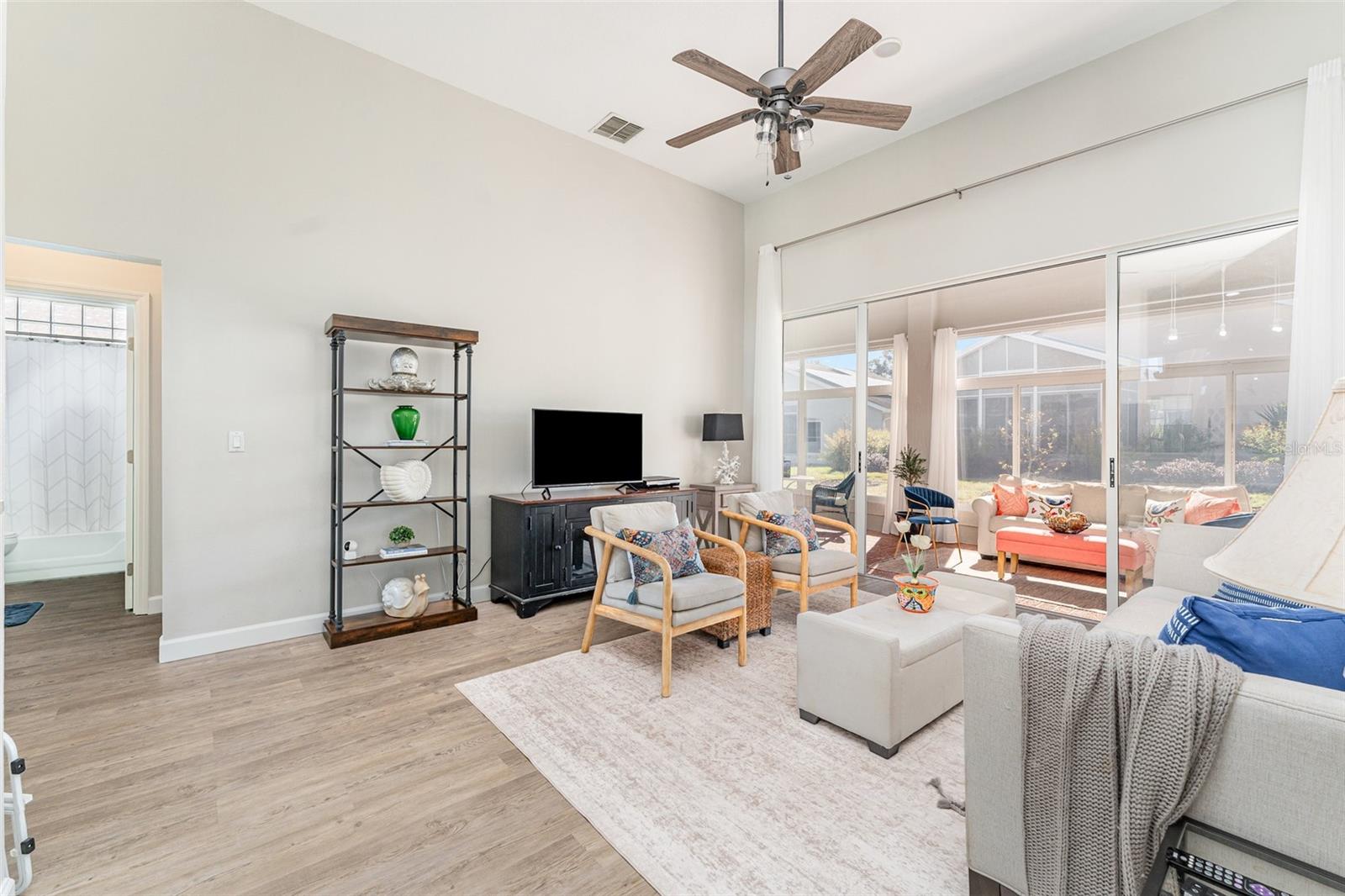 Image 8 of 44 For 225 High Vista Drive