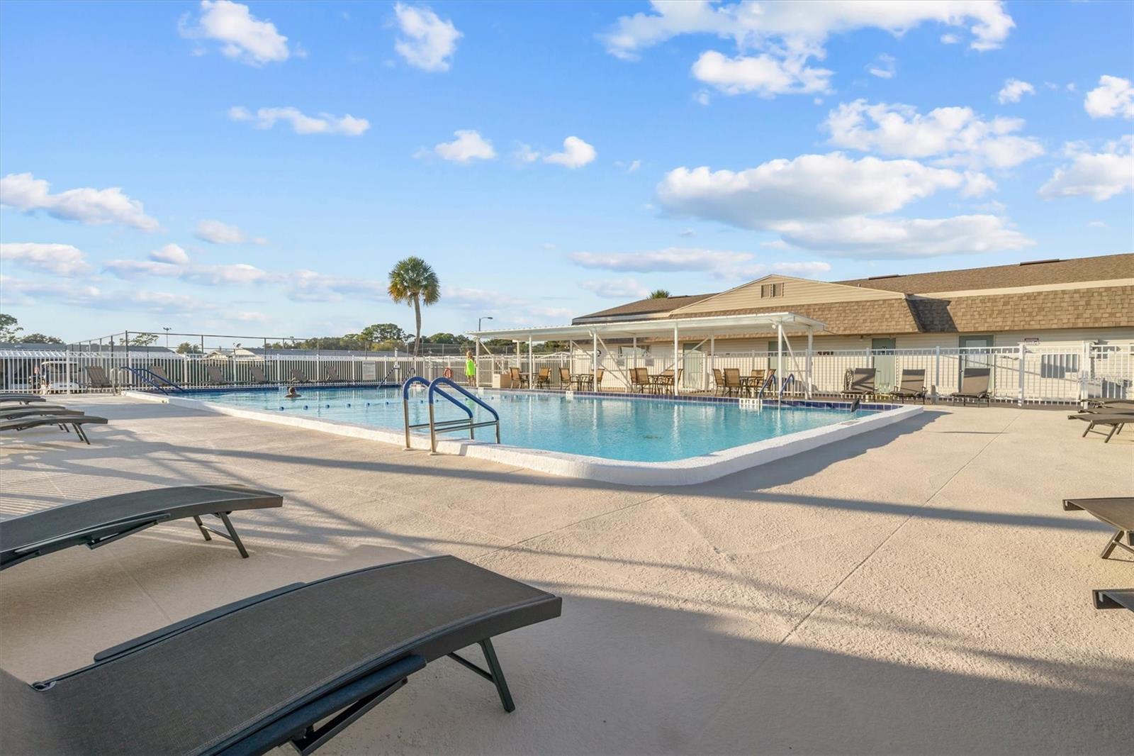 Image 36 of 47 For 4077 Rolling Oaks Drive