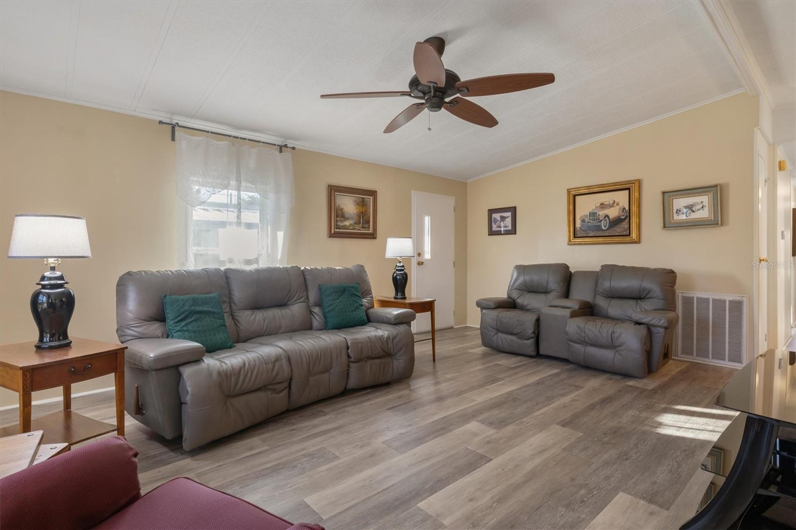 Image 8 of 47 For 4077 Rolling Oaks Drive