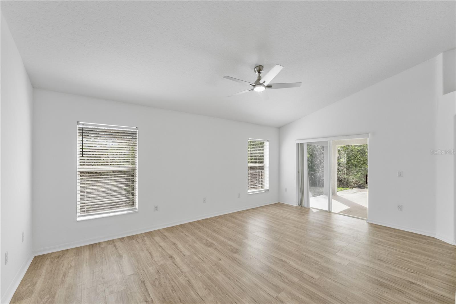 Listing photo id 9 for 3193 Verbena Court