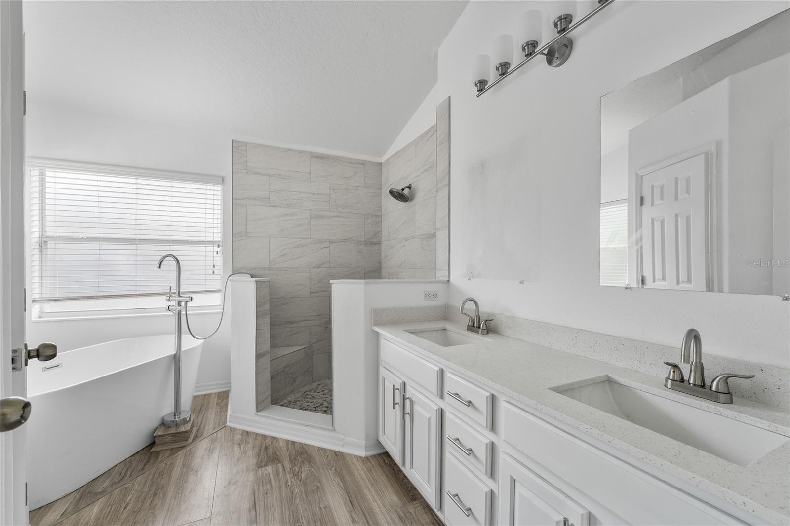 Listing photo id 32 for 3193 Verbena Court