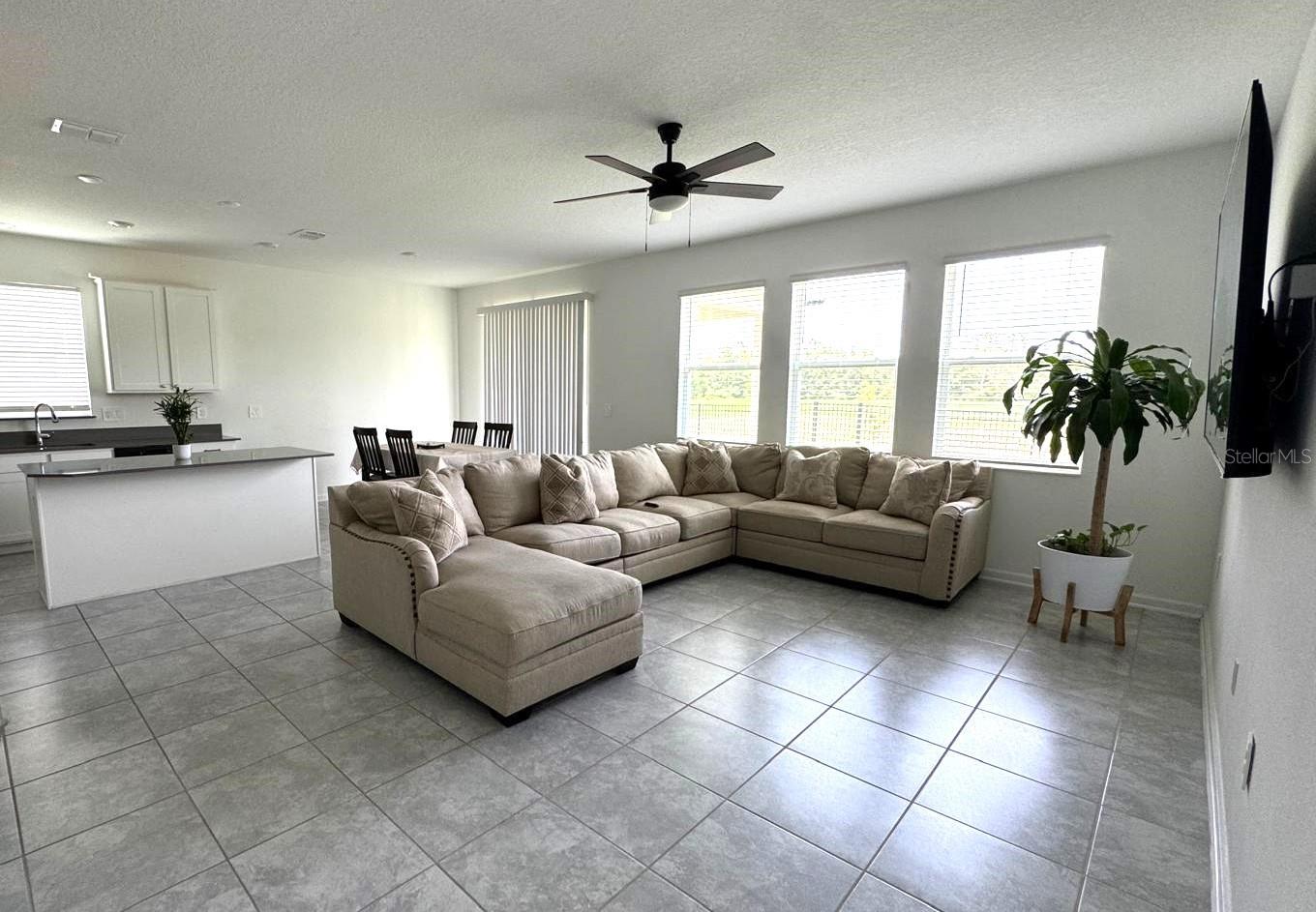 Image 5 of 15 For 26316 Feathergrass Circle