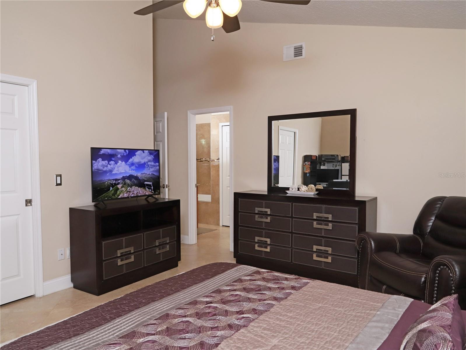 Image 13 of 47 For 467 Tess Court