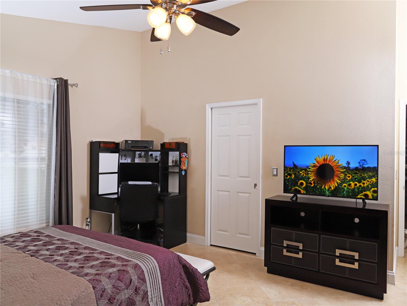 Image 14 of 47 For 467 Tess Court