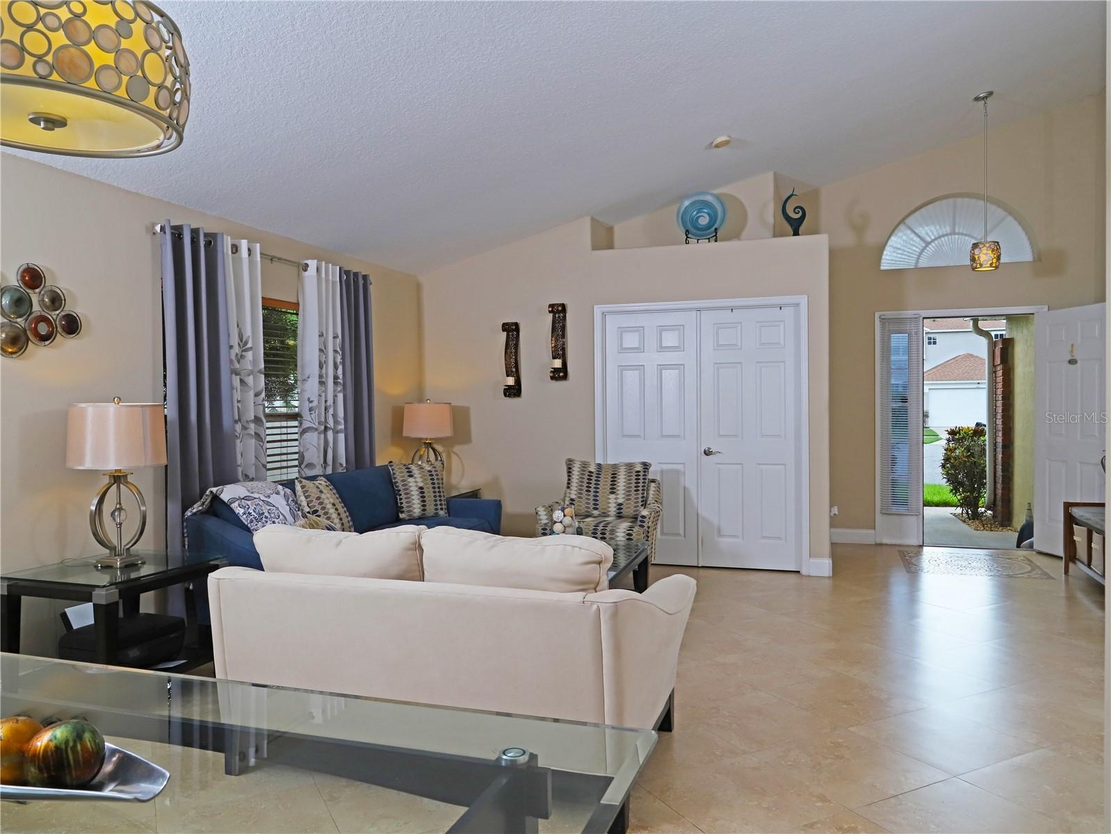 Image 20 of 47 For 467 Tess Court