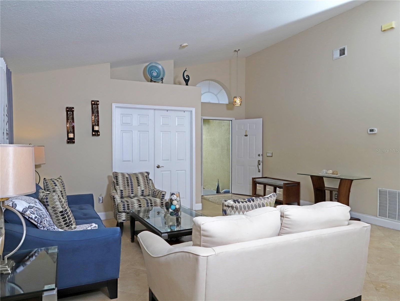 Image 21 of 47 For 467 Tess Court