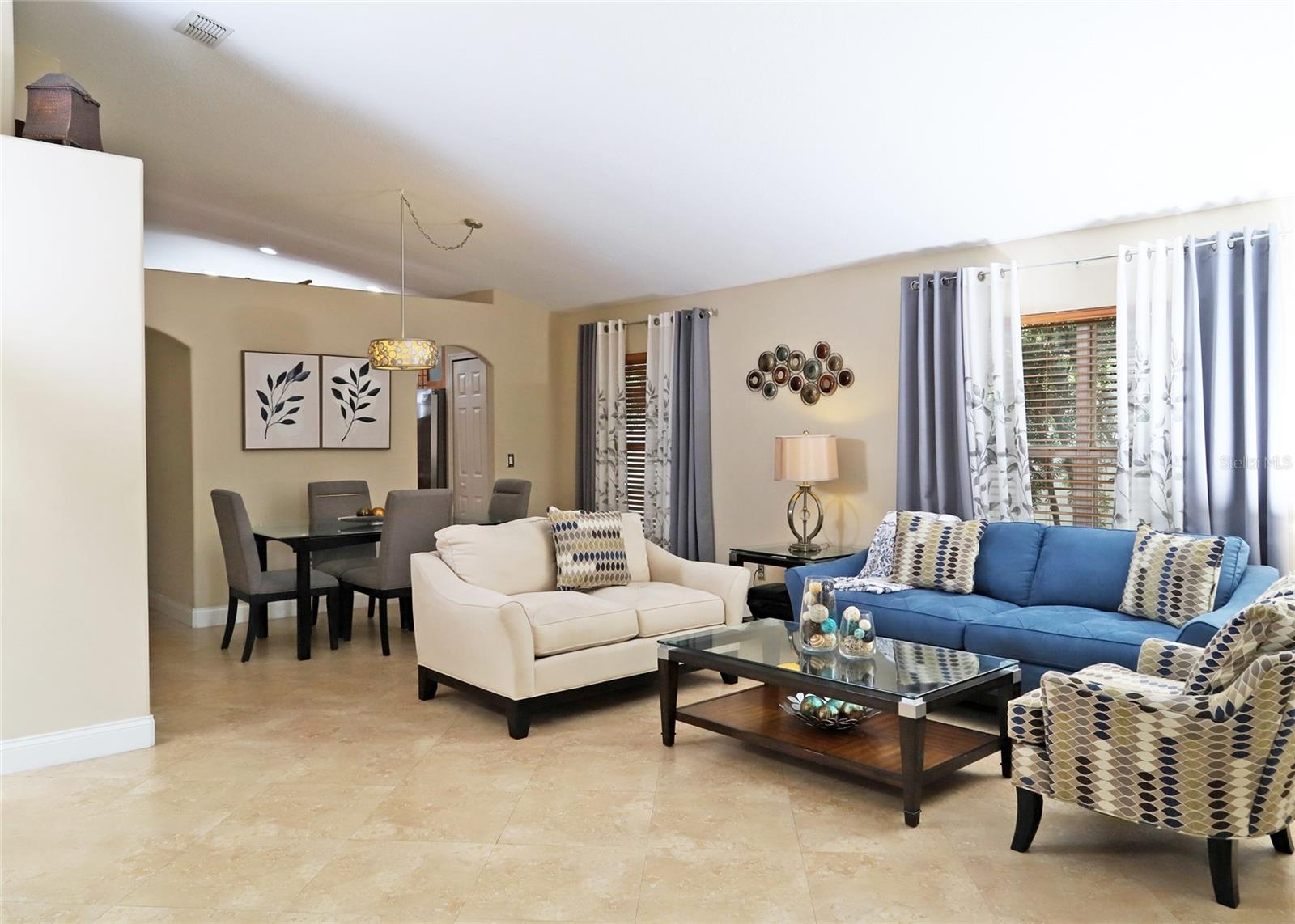 Image 23 of 47 For 467 Tess Court