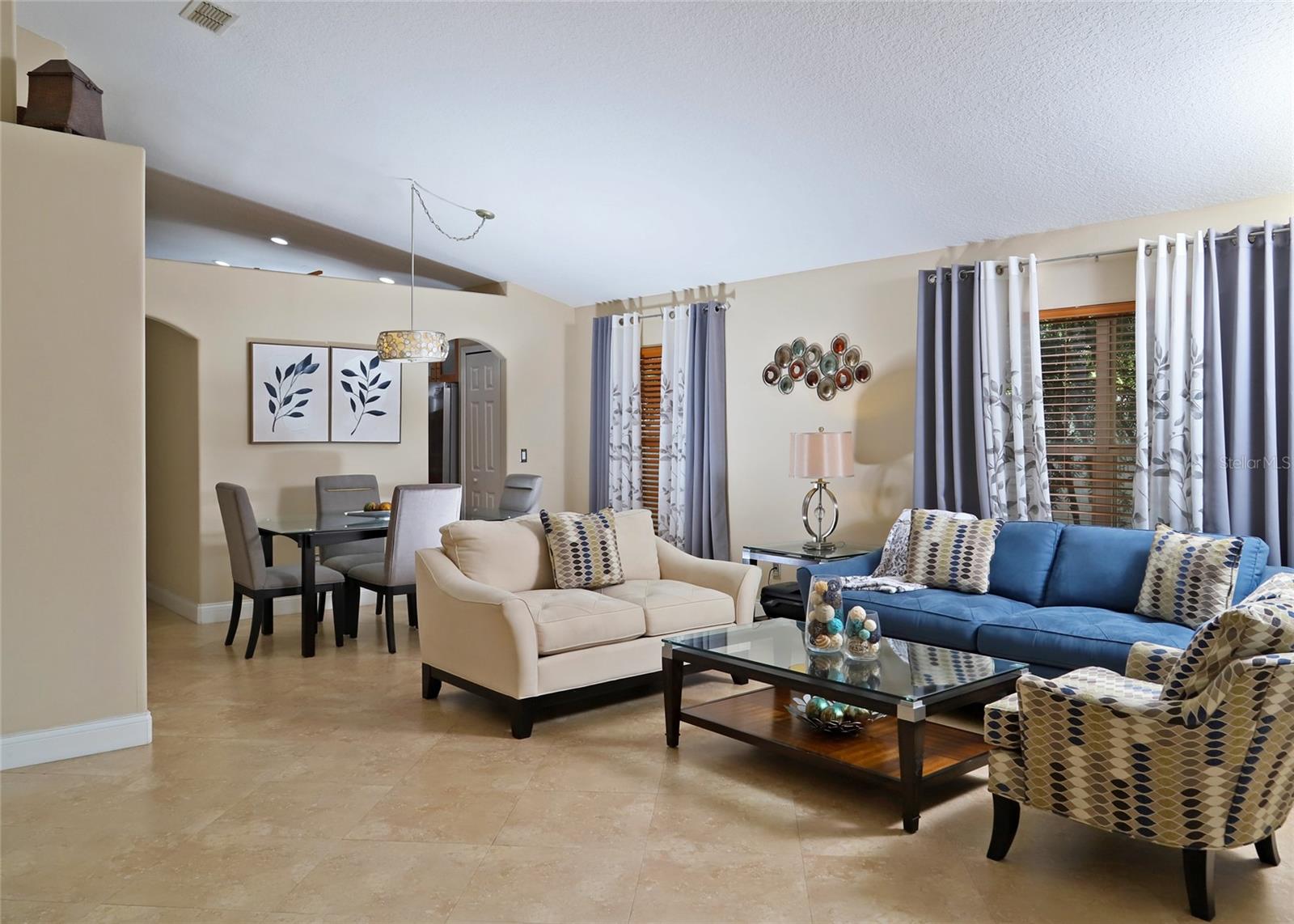 Image 25 of 47 For 467 Tess Court