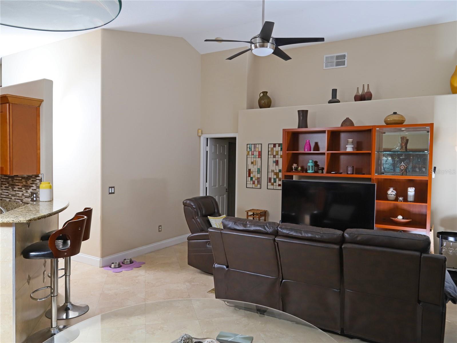 Image 36 of 47 For 467 Tess Court