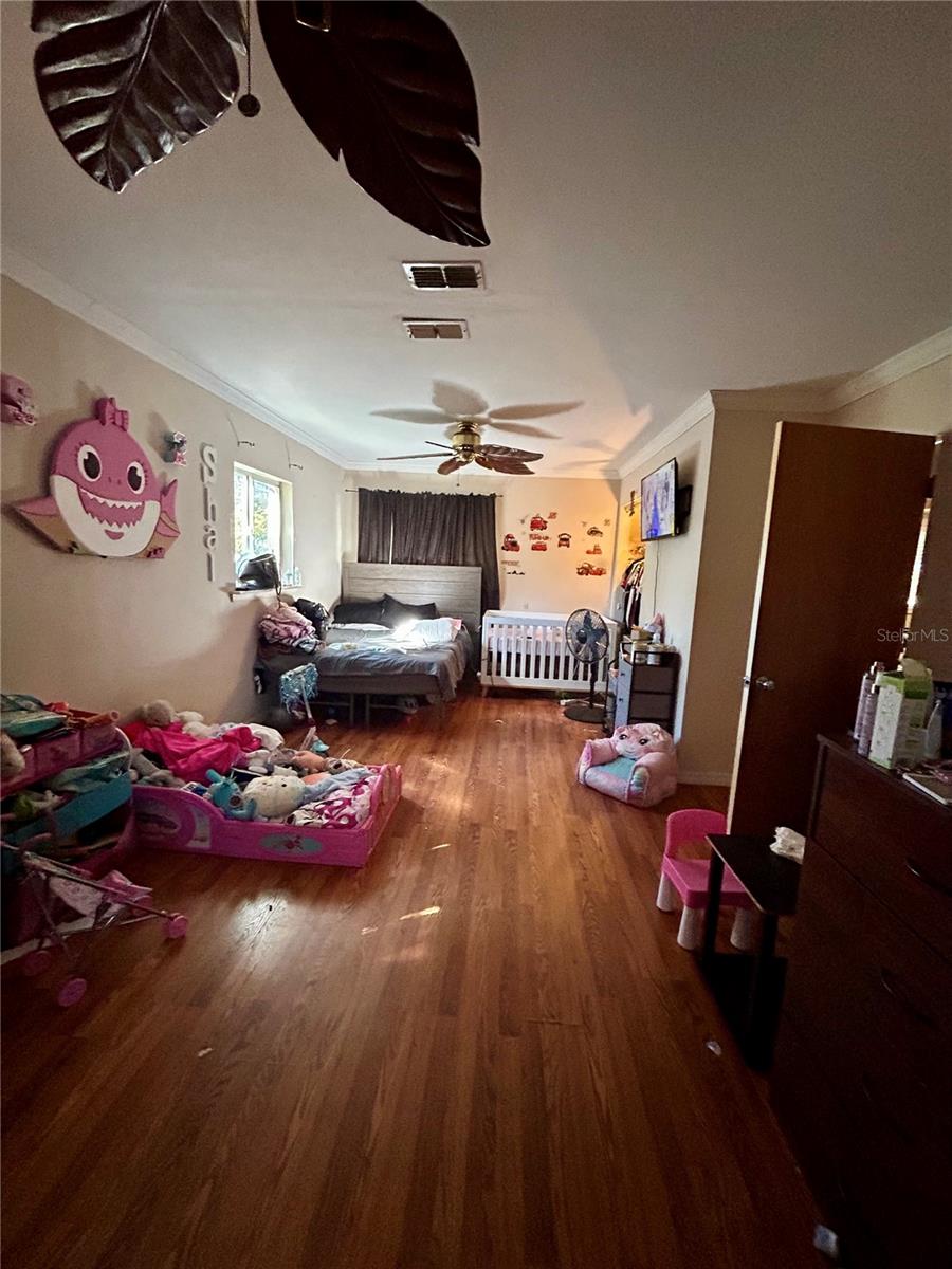 Image 11 of 20 For 2515 Beaumont Avenue