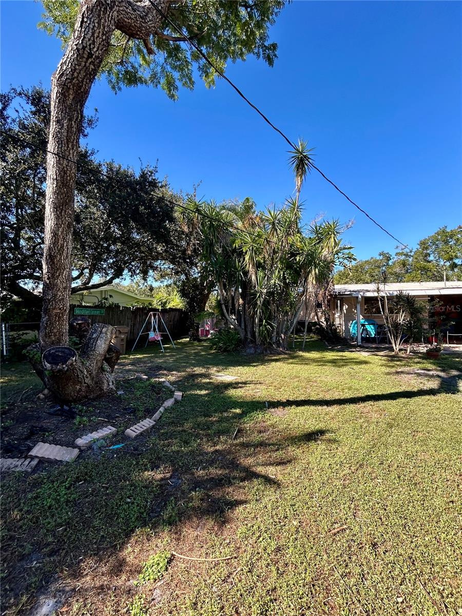 Image 15 of 20 For 2515 Beaumont Avenue