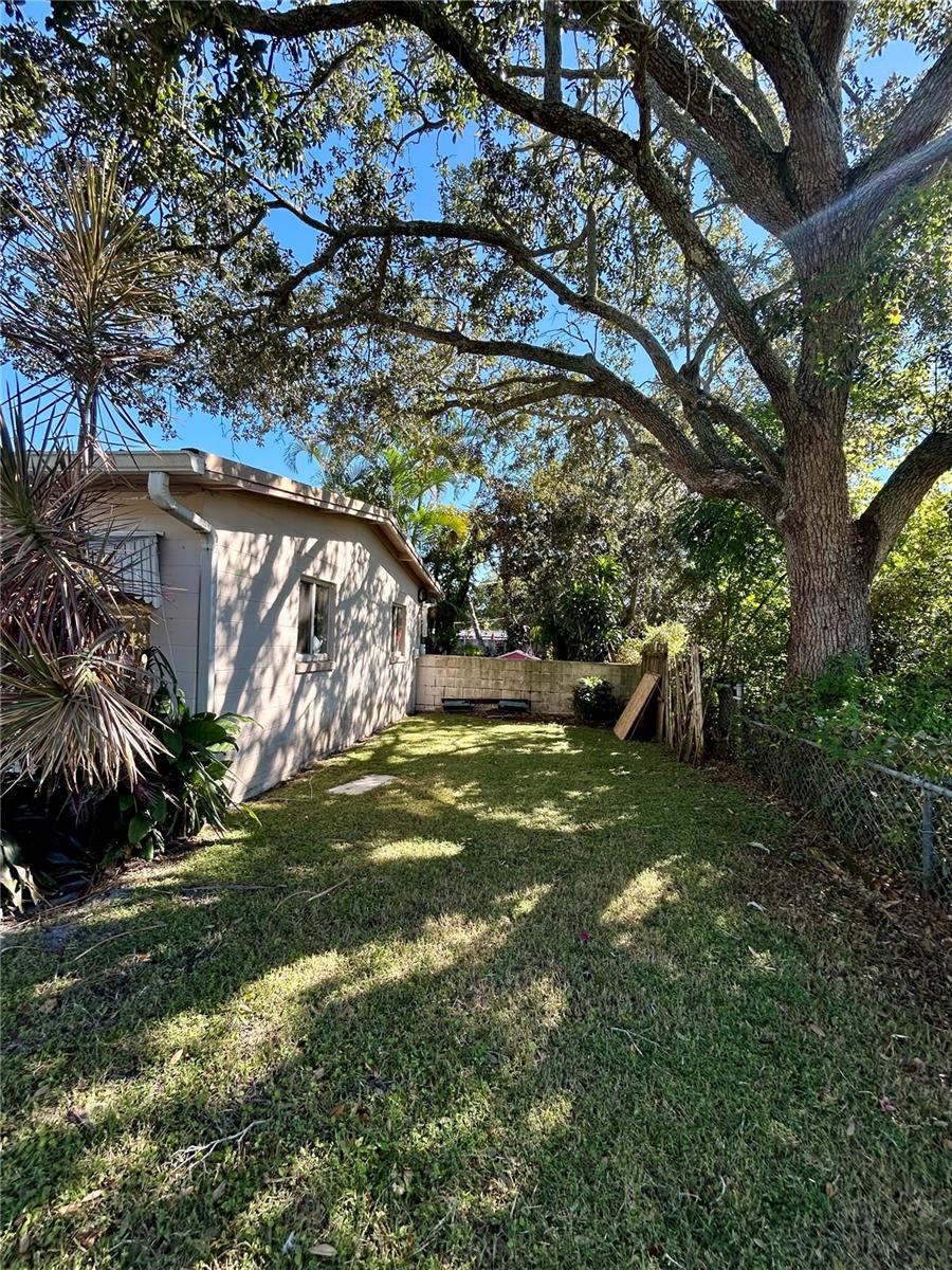 Image 2 of 20 For 2515 Beaumont Avenue