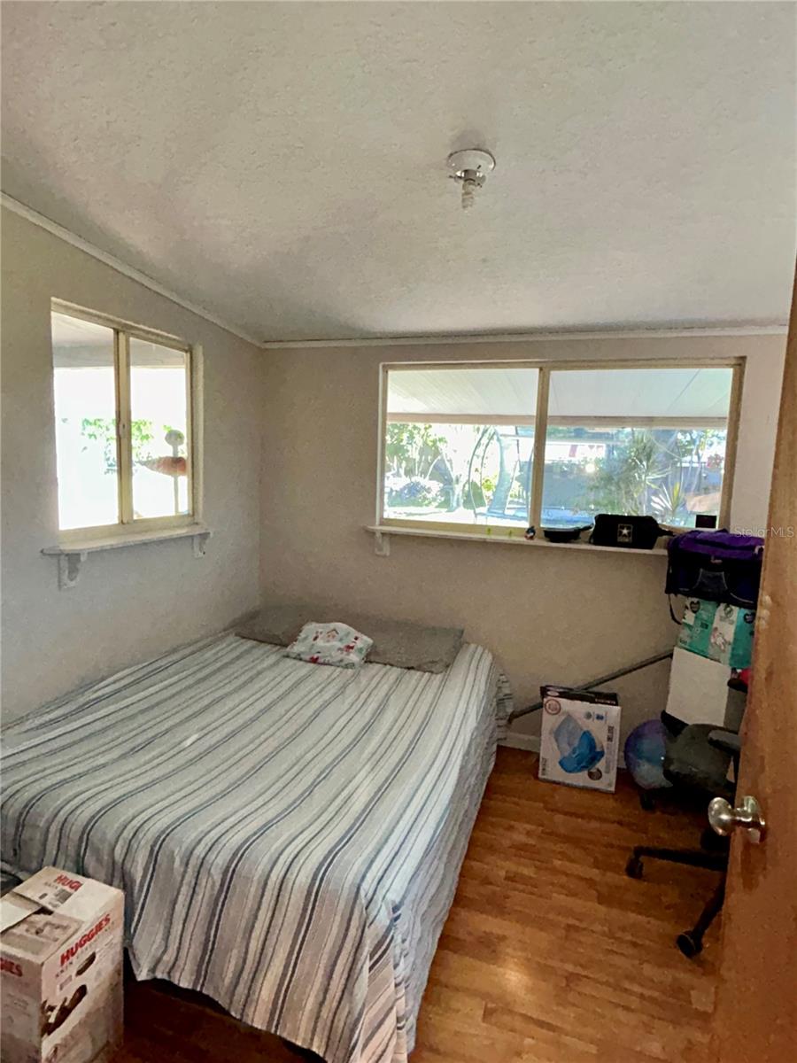 Image 7 of 20 For 2515 Beaumont Avenue