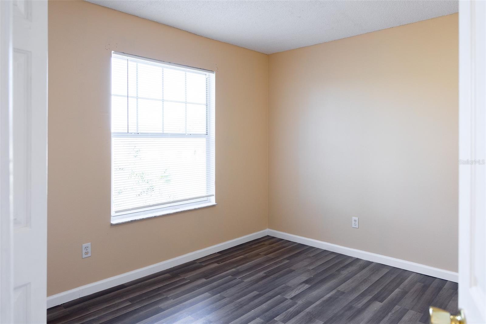 Image 24 of 29 For 638 Kangaroo Drive