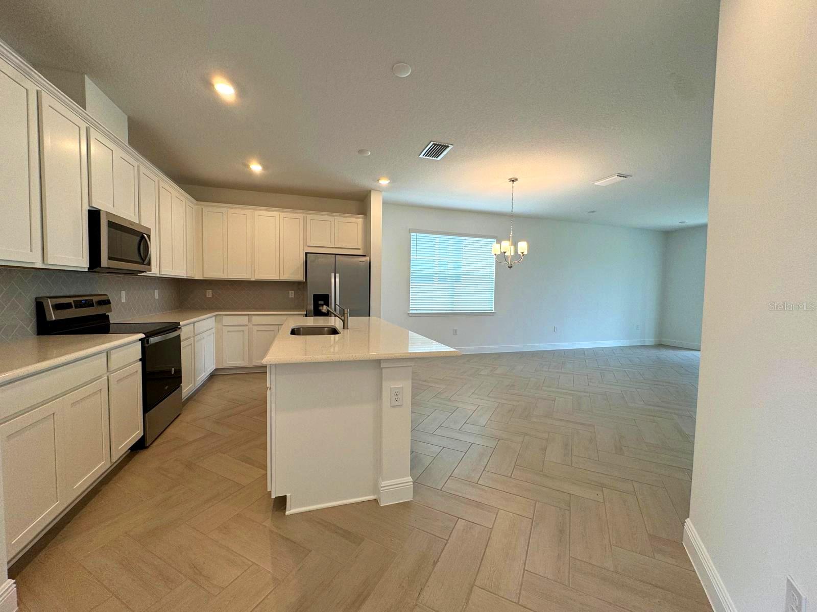 Image 6 of 19 For 2052 Axel Street