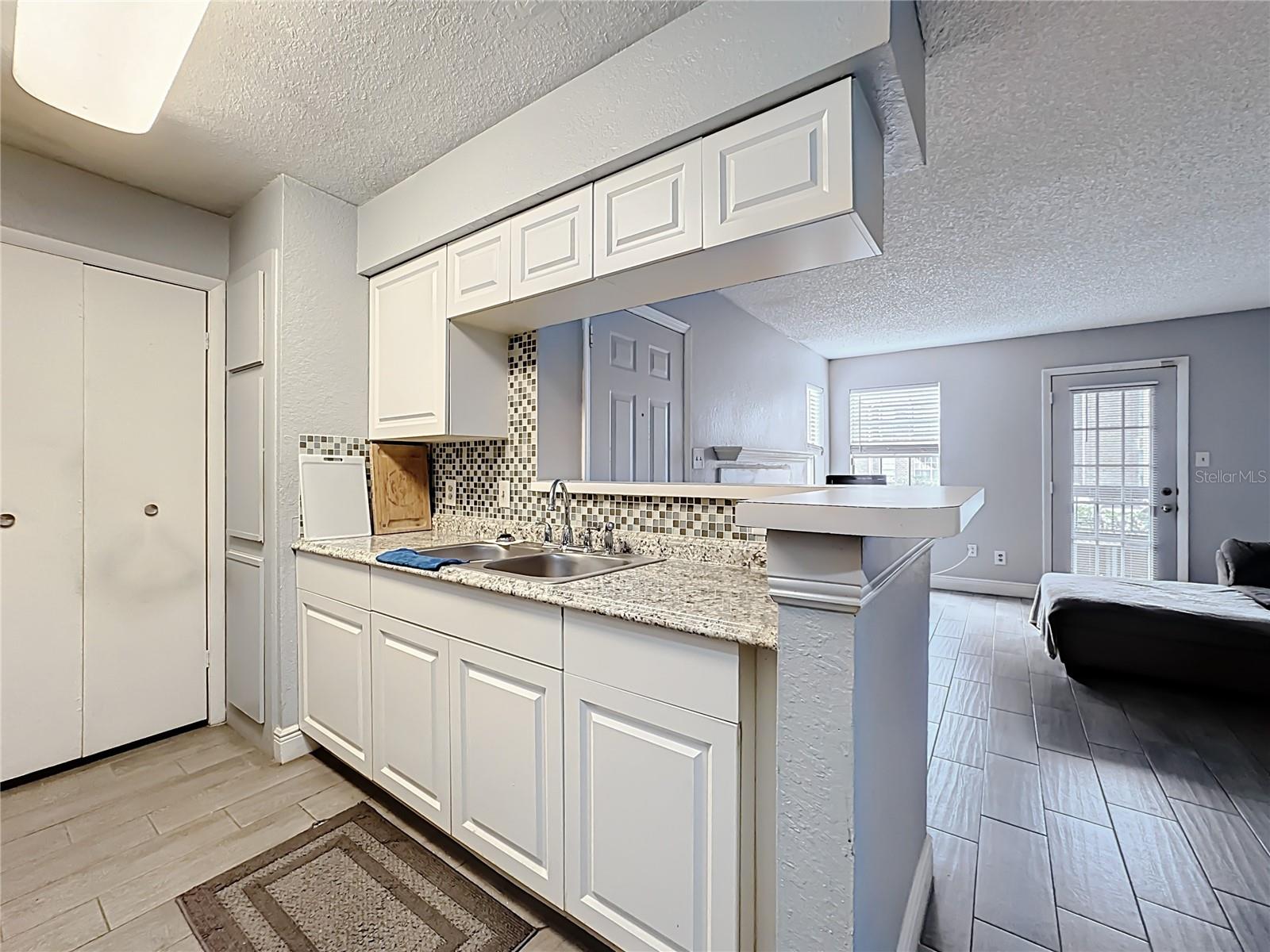 Image 11 of 34 For 4401 Thornbriar Lane 105