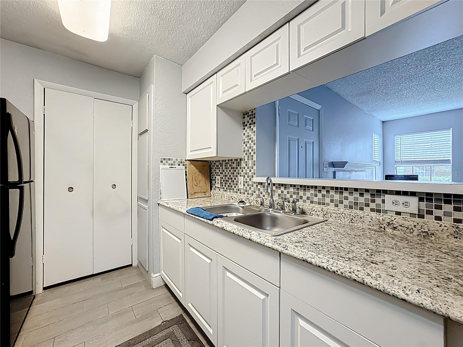 Image 12 of 34 For 4401 Thornbriar Lane 105