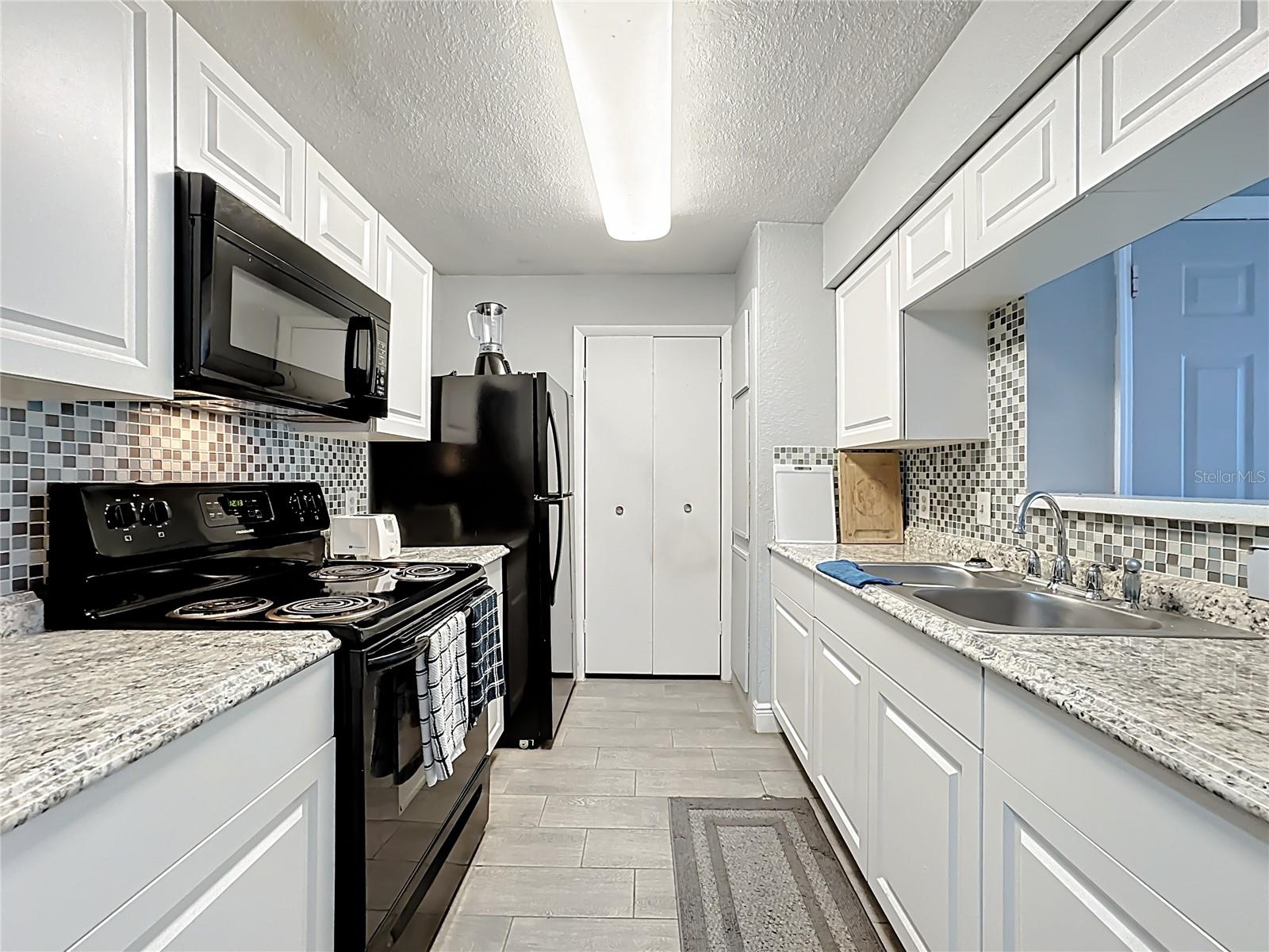 Image 13 of 34 For 4401 Thornbriar Lane 105