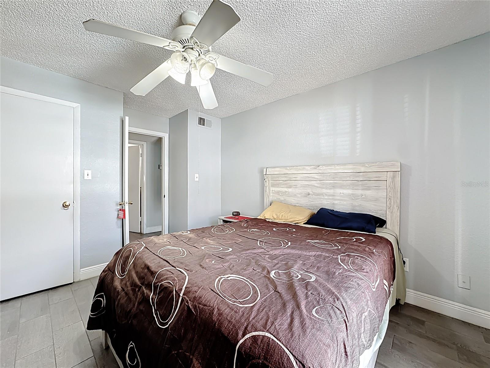 Image 18 of 34 For 4401 Thornbriar Lane 105