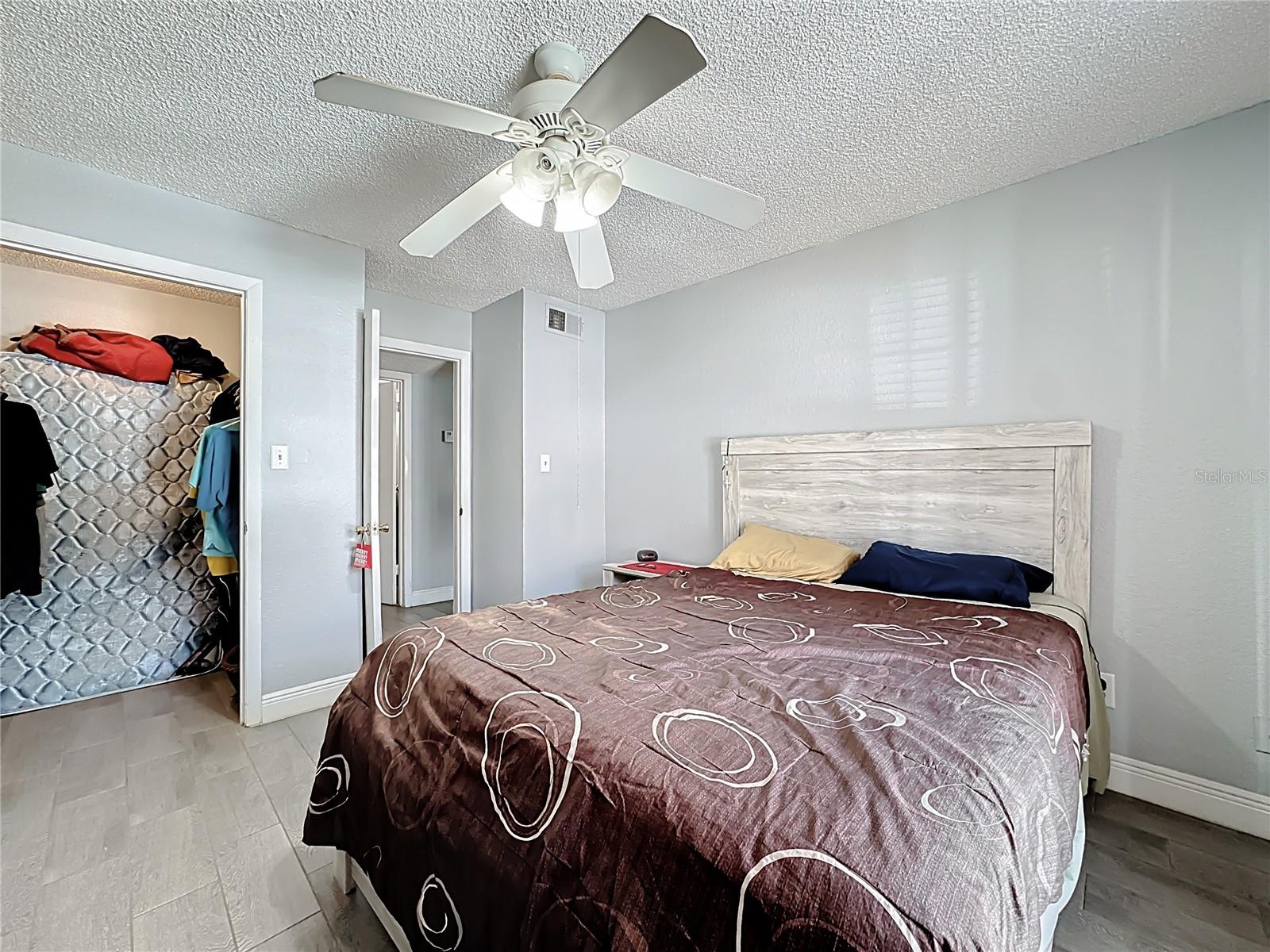 Image 19 of 34 For 4401 Thornbriar Lane 105