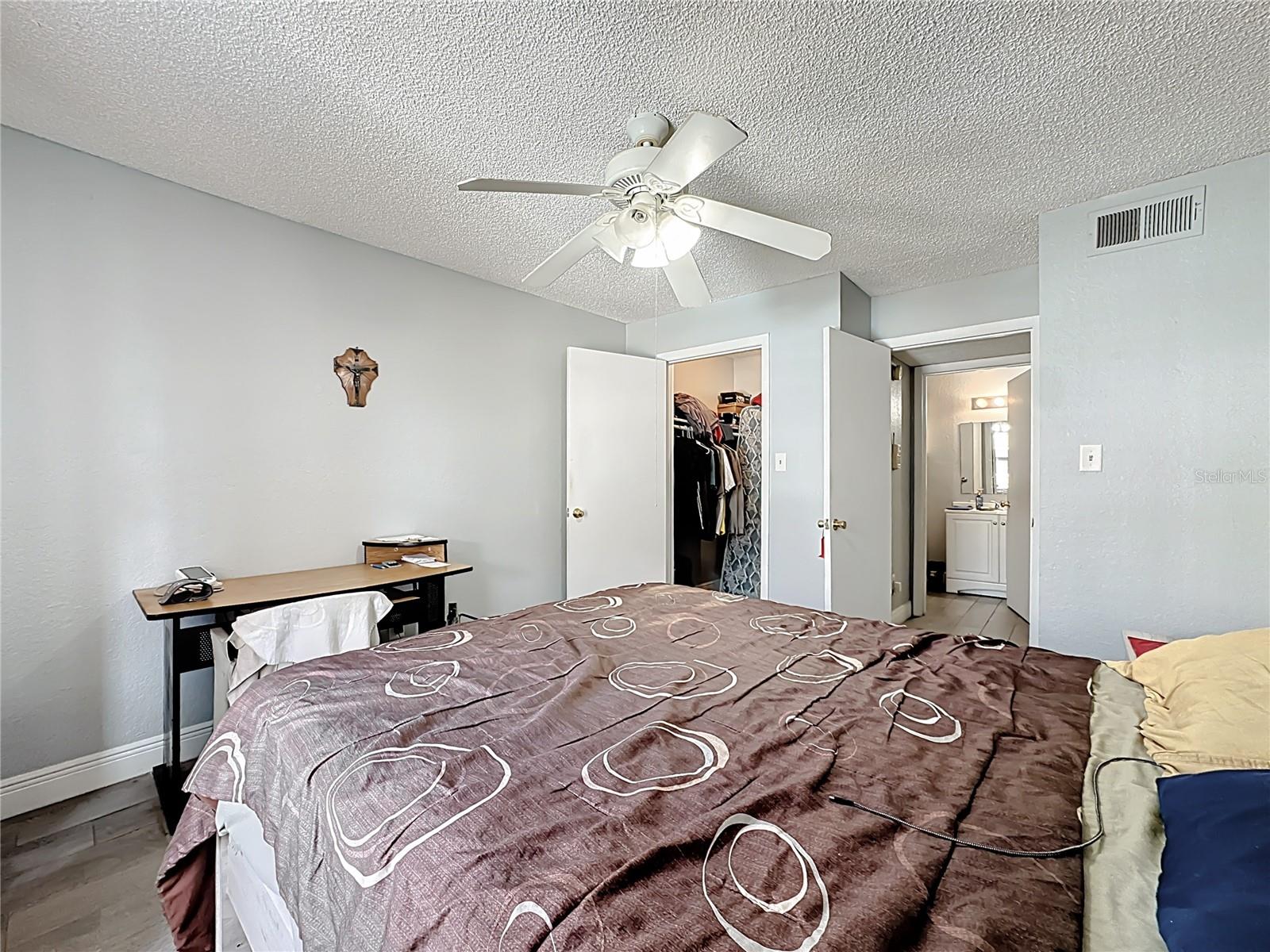 Image 20 of 34 For 4401 Thornbriar Lane 105