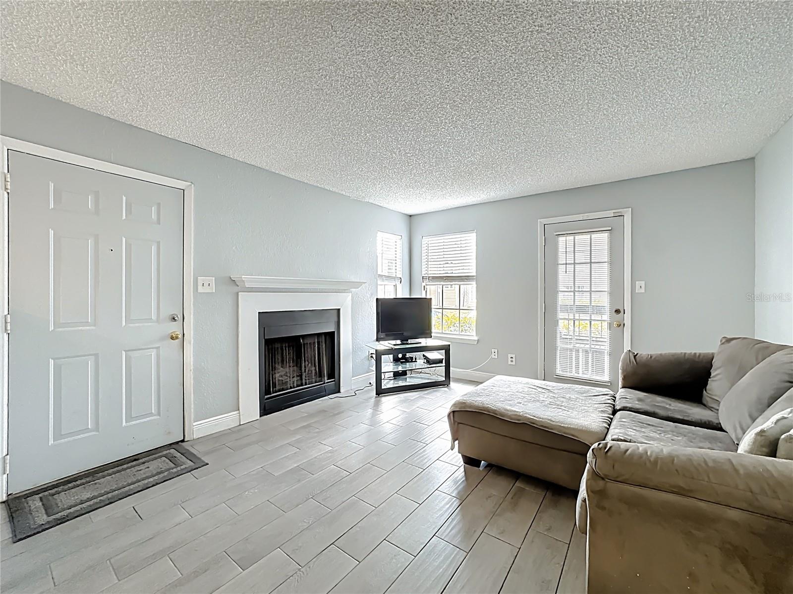 Image 4 of 34 For 4401 Thornbriar Lane 105