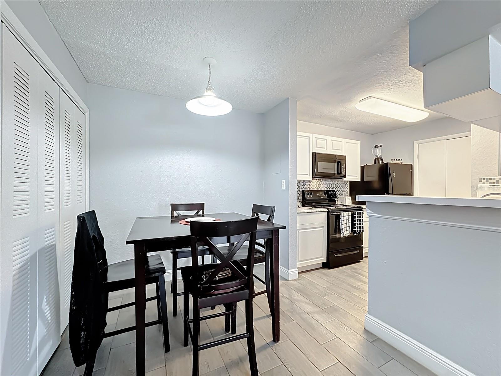 Image 7 of 34 For 4401 Thornbriar Lane 105