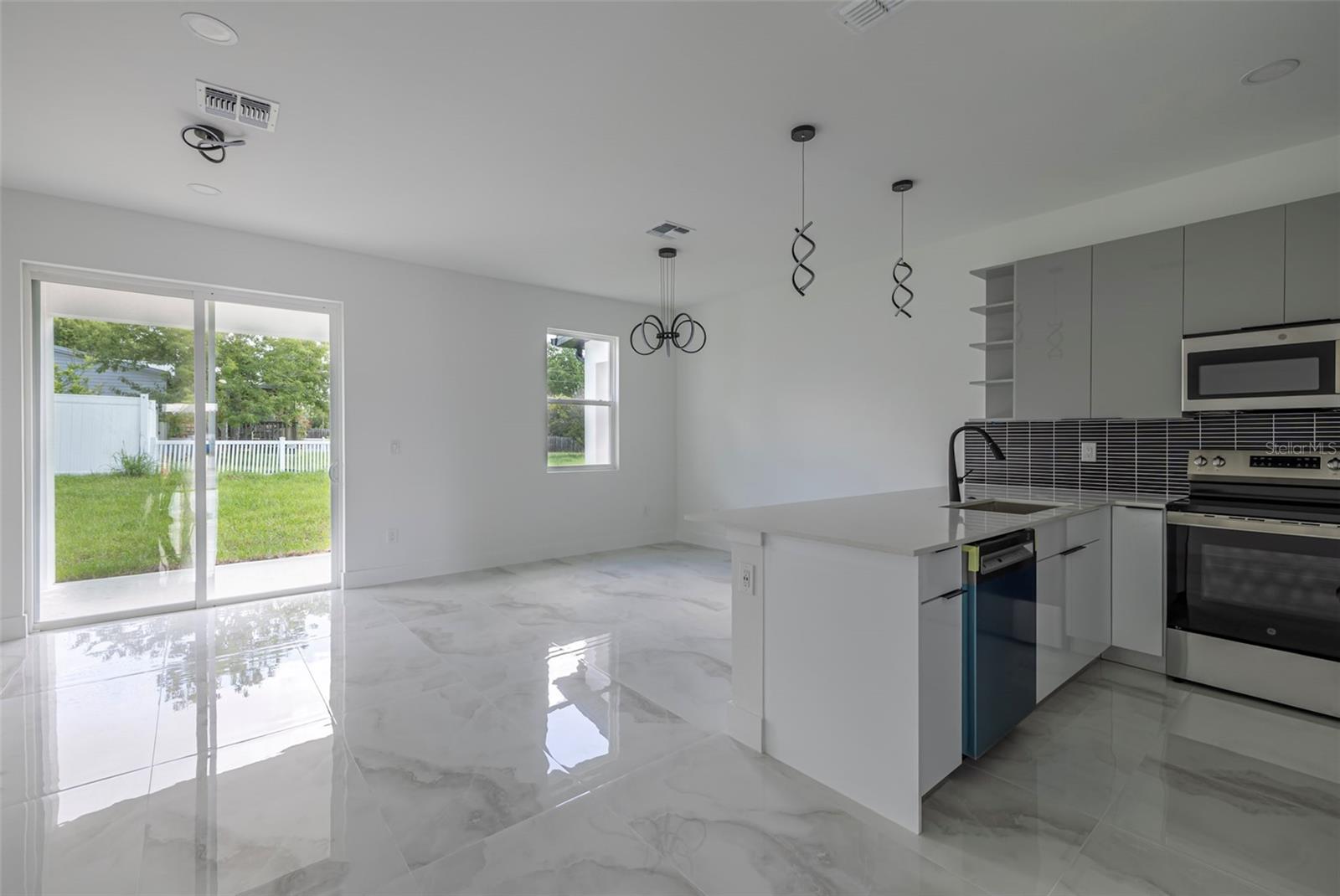 Image 4 of 24 For 2005 Barroso Street