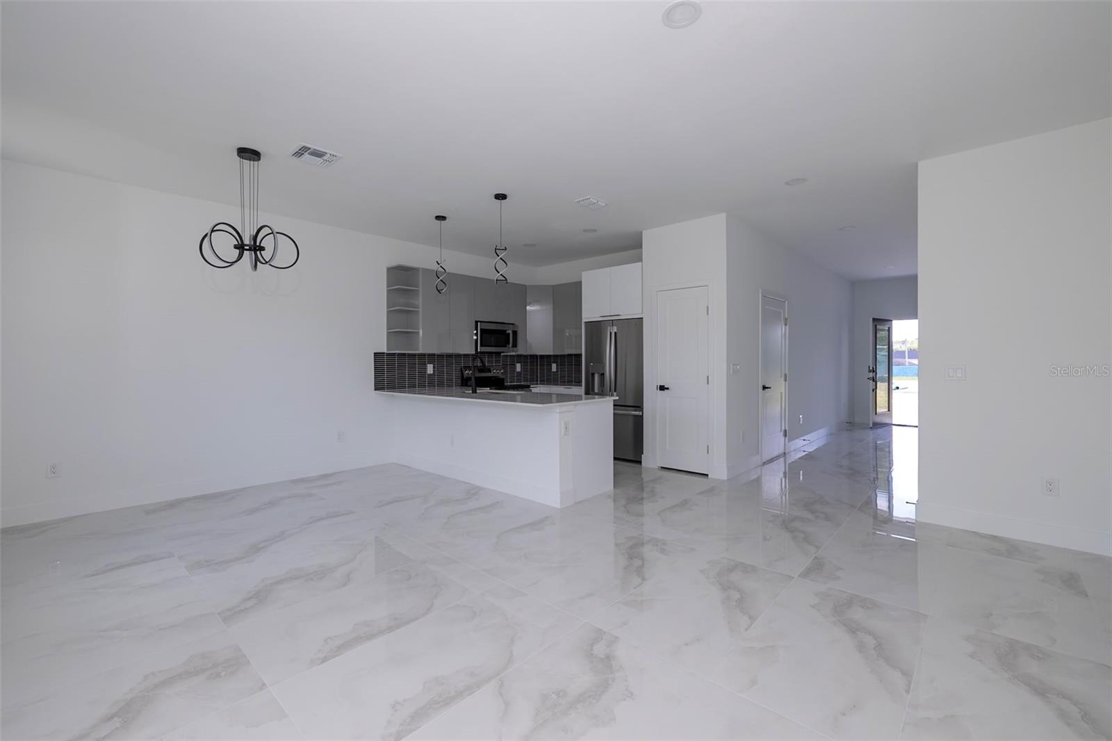 Image 6 of 24 For 2005 Barroso Street