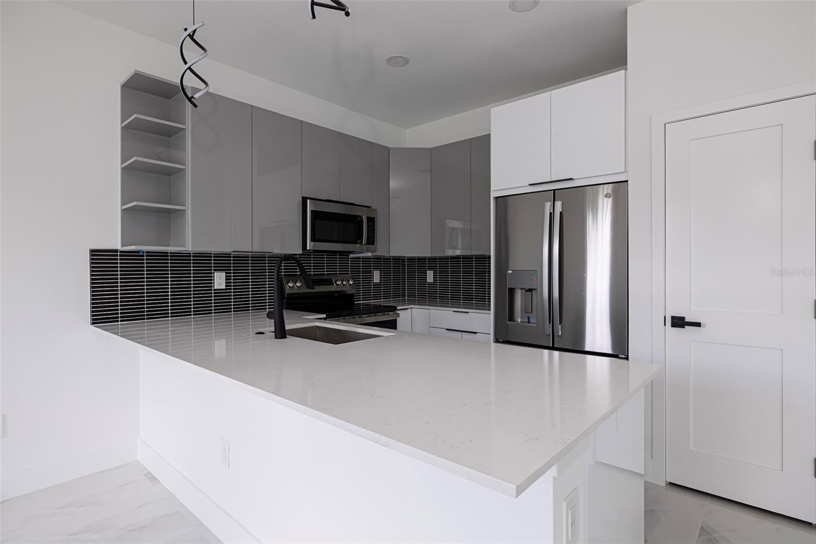 Image 7 of 24 For 2005 Barroso Street