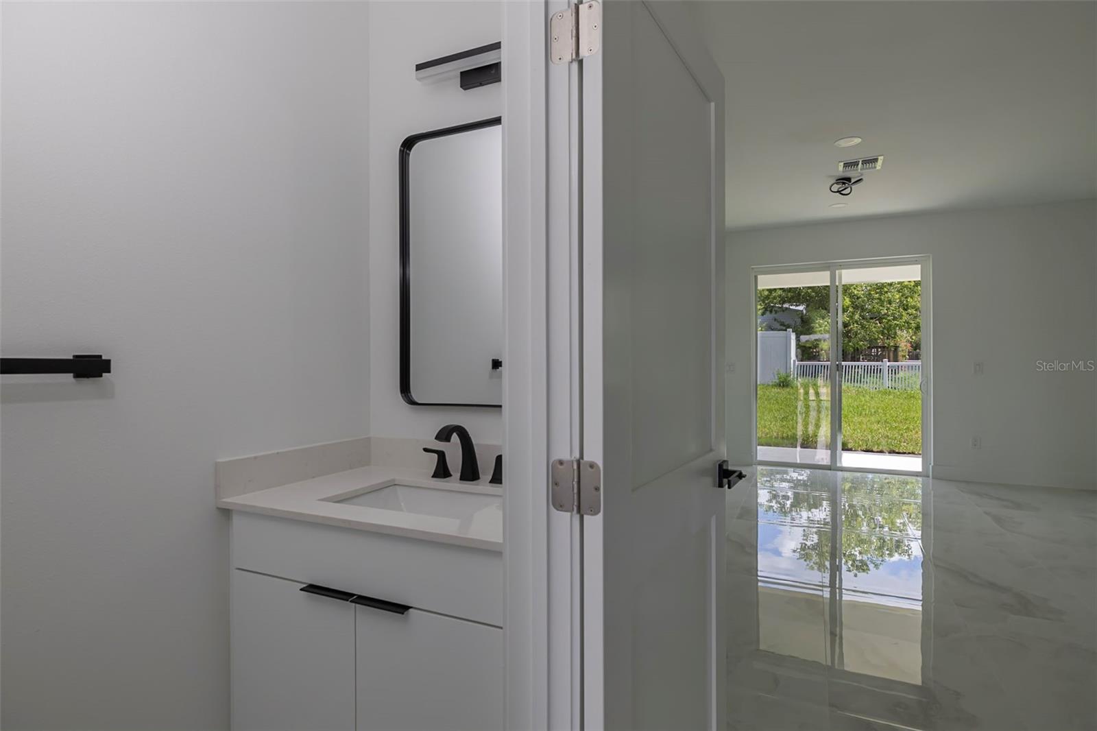 Image 8 of 24 For 2005 Barroso Street