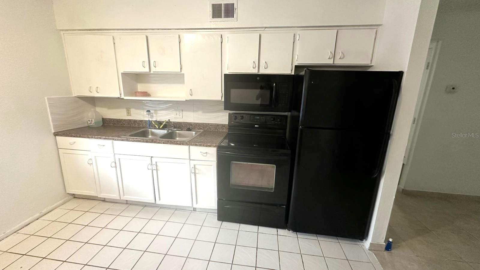 Image 4 of 10 For 721 Michigan Court 1