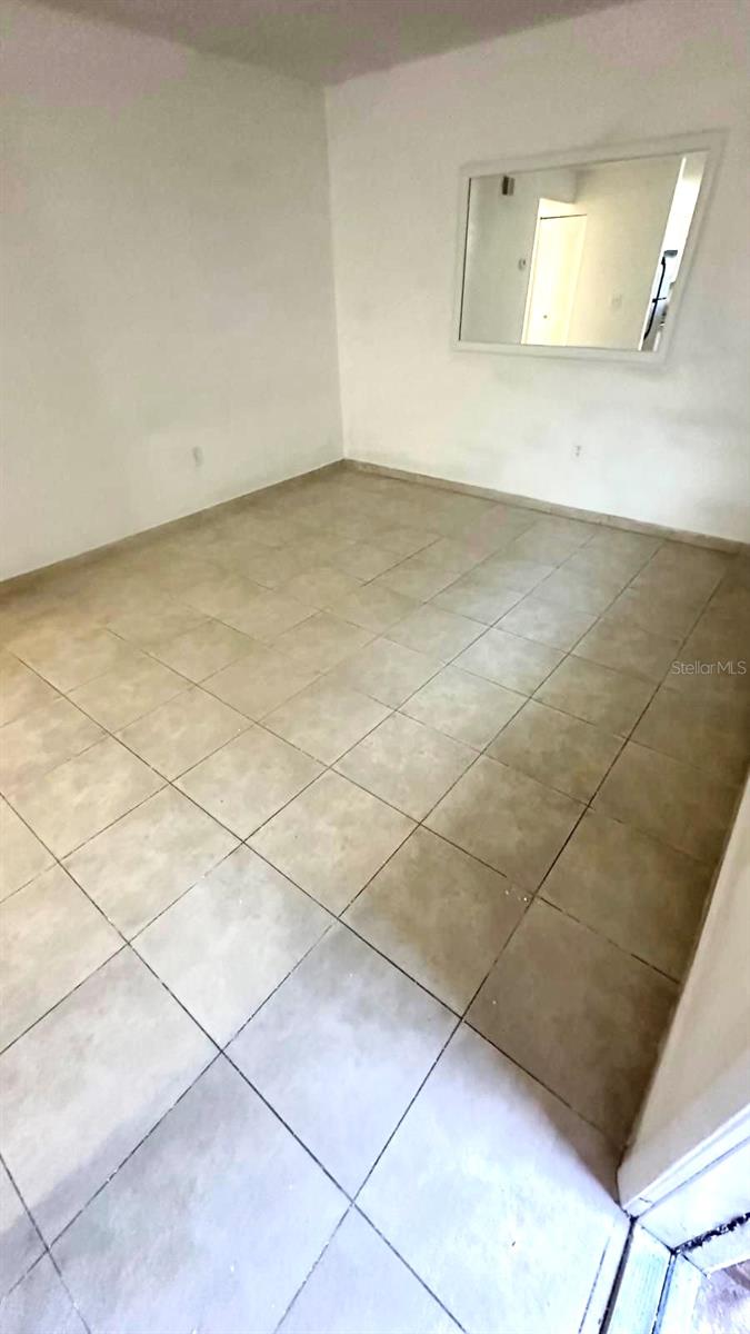 Image 8 of 10 For 721 Michigan Court 1