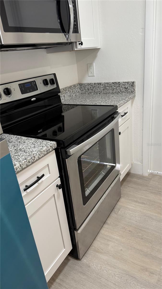 Image 5 of 14 For 1227 Waterview Boulevard W