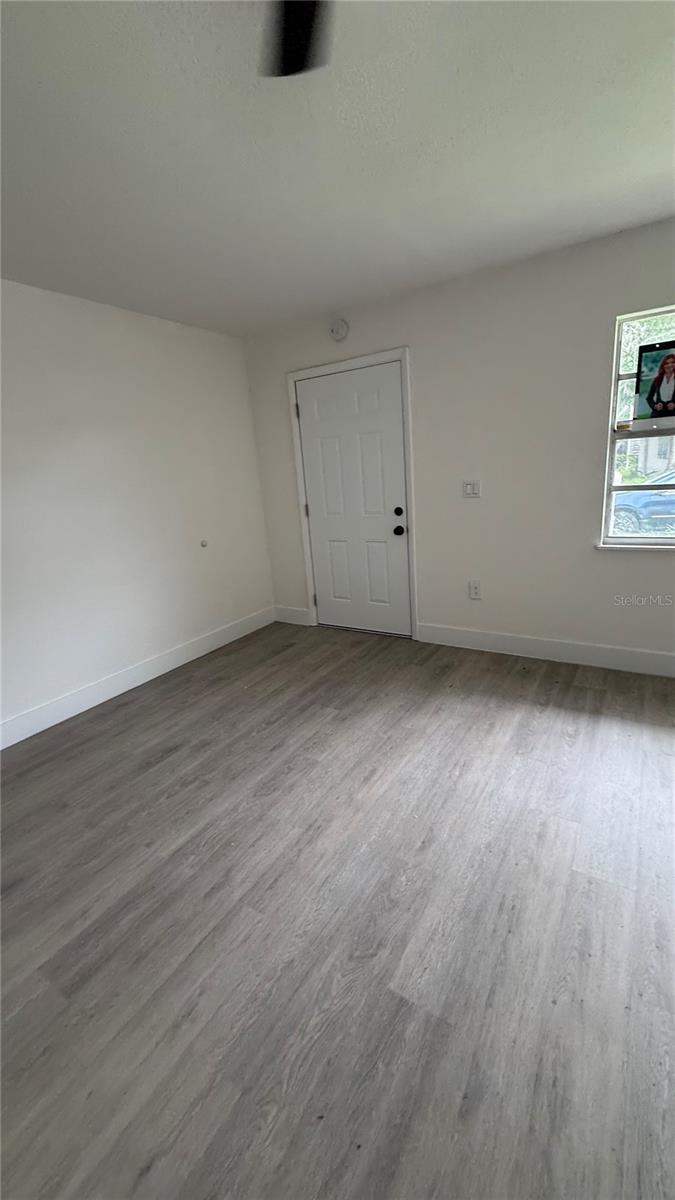 Image 7 of 14 For 1227 Waterview Boulevard W