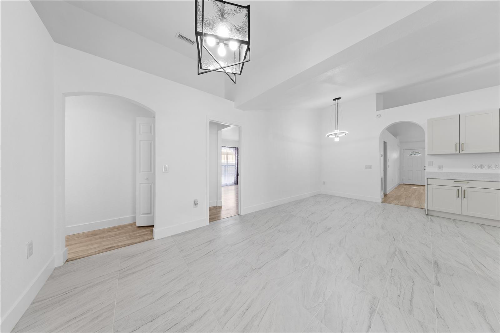 Image 20 of 58 For 207 Vervain Avenue