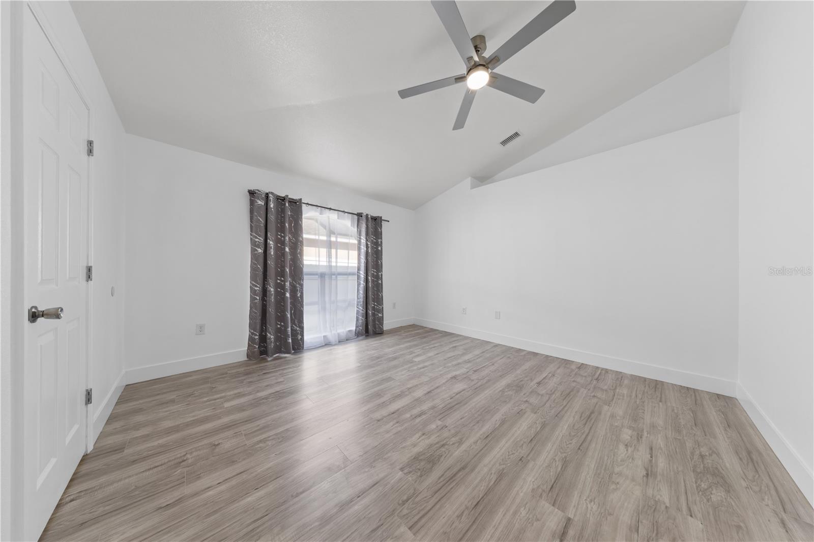 Image 21 of 58 For 207 Vervain Avenue