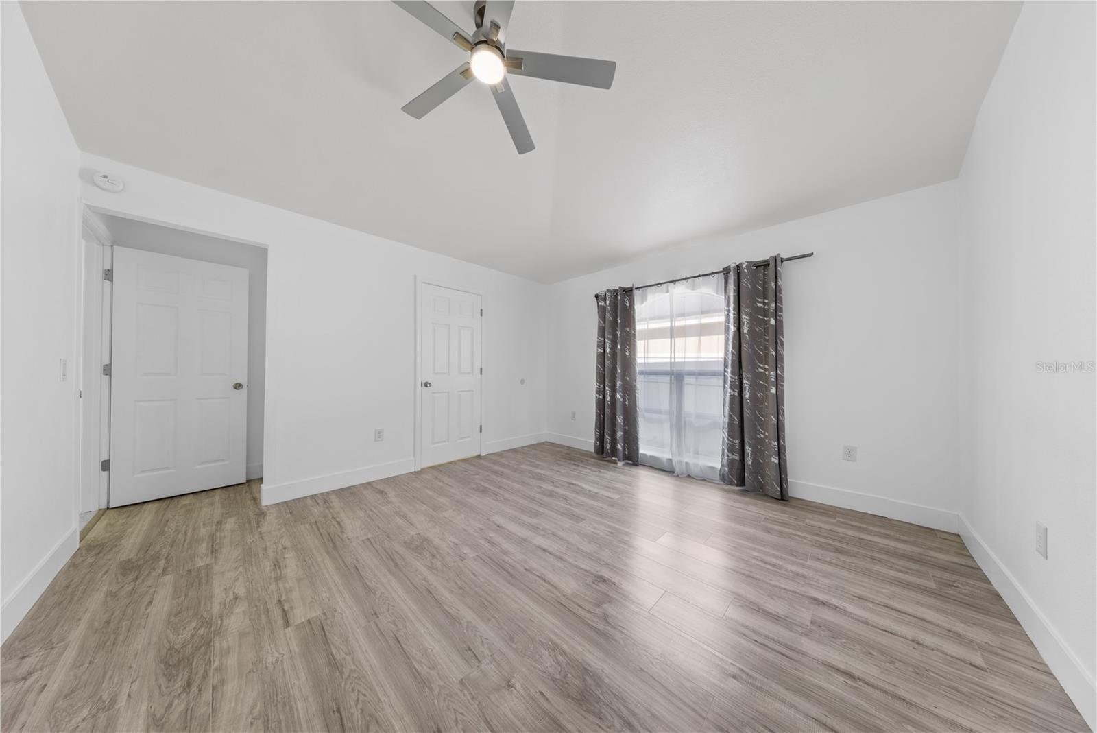 Image 22 of 58 For 207 Vervain Avenue