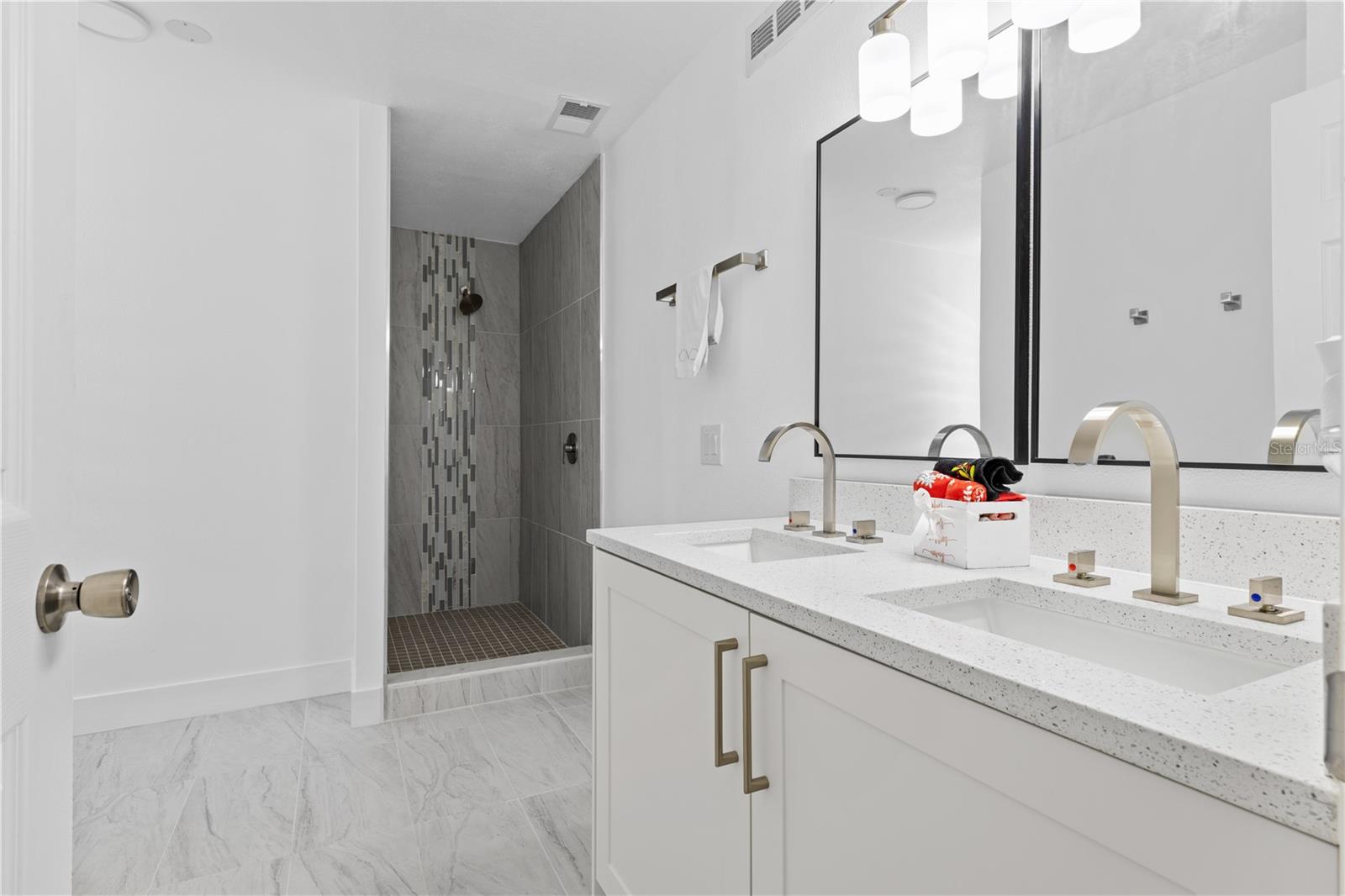 Image 29 of 58 For 207 Vervain Avenue