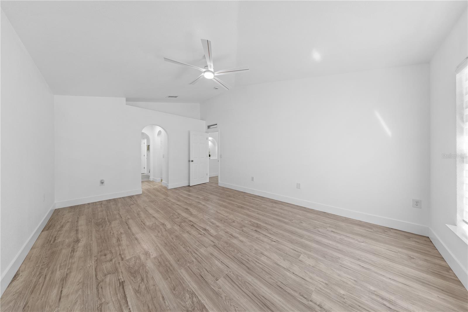 Image 33 of 58 For 207 Vervain Avenue