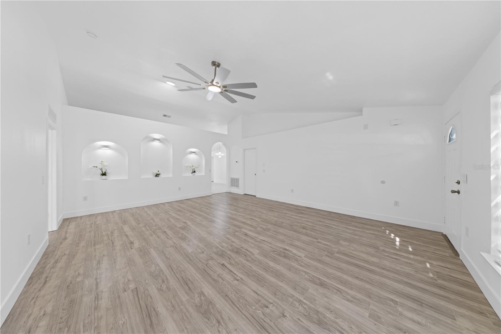 Image 9 of 58 For 207 Vervain Avenue