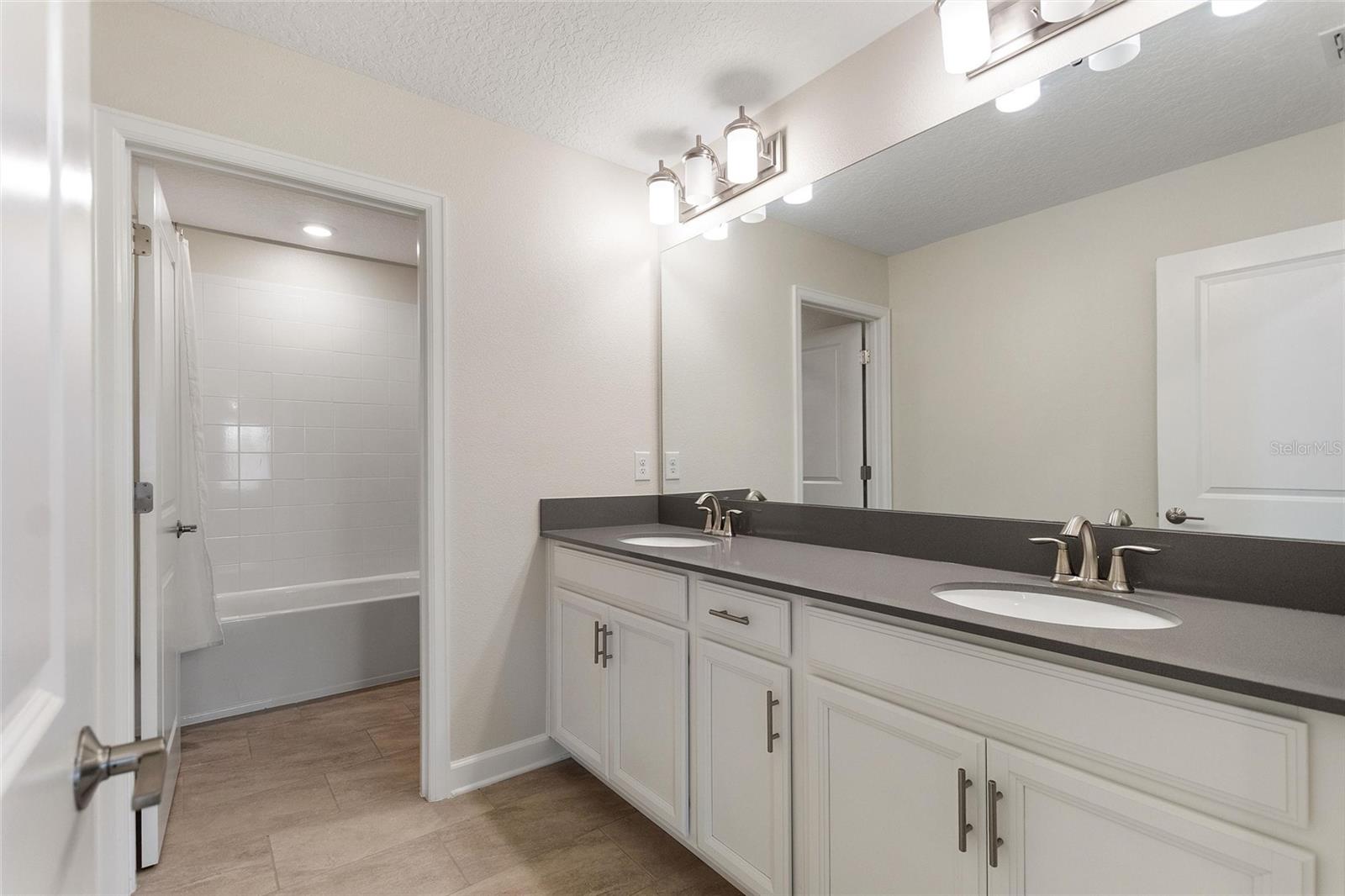 Image 26 of 53 For 8843 Fallen Oak Drive