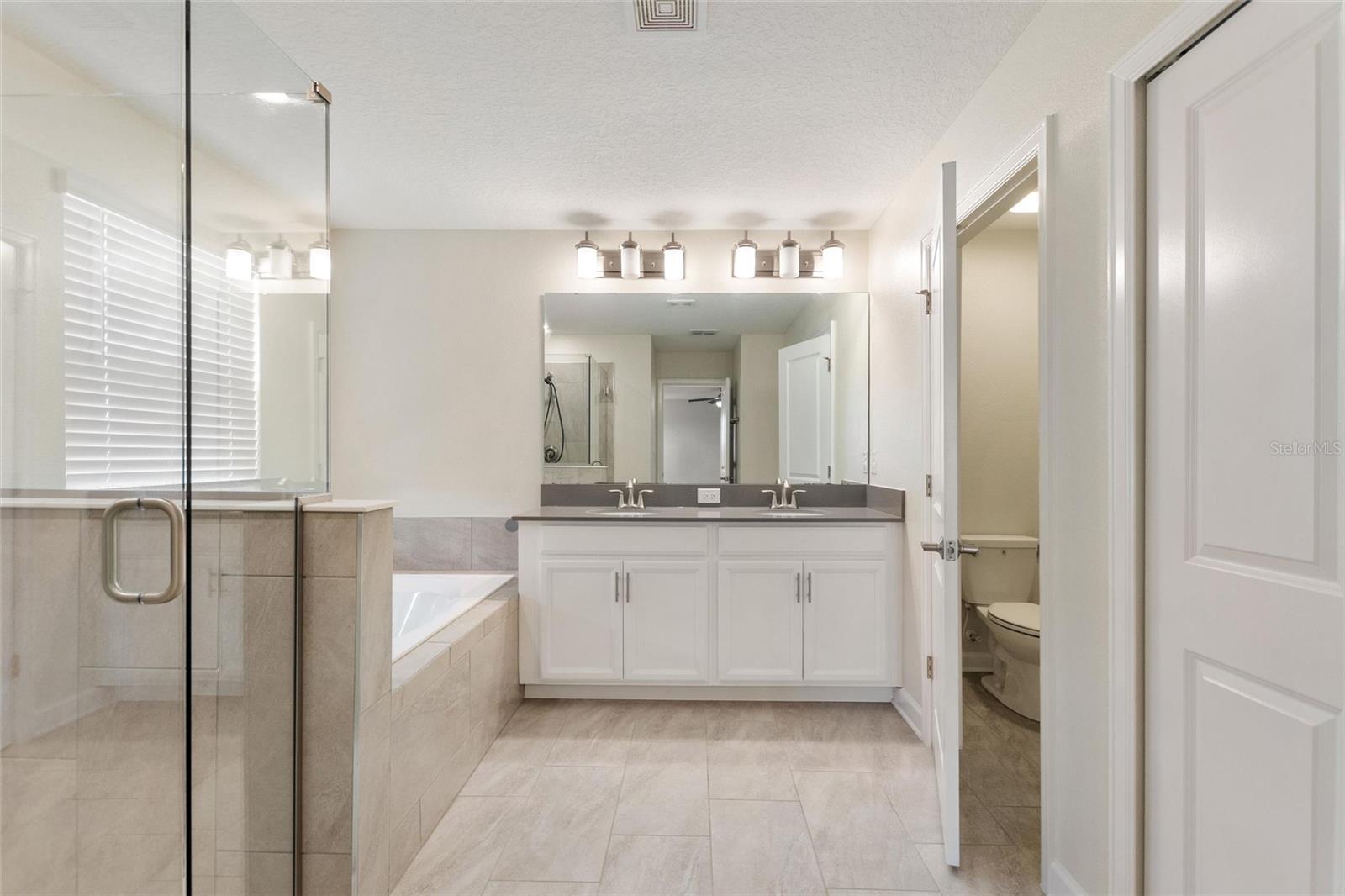 Image 38 of 53 For 8843 Fallen Oak Drive